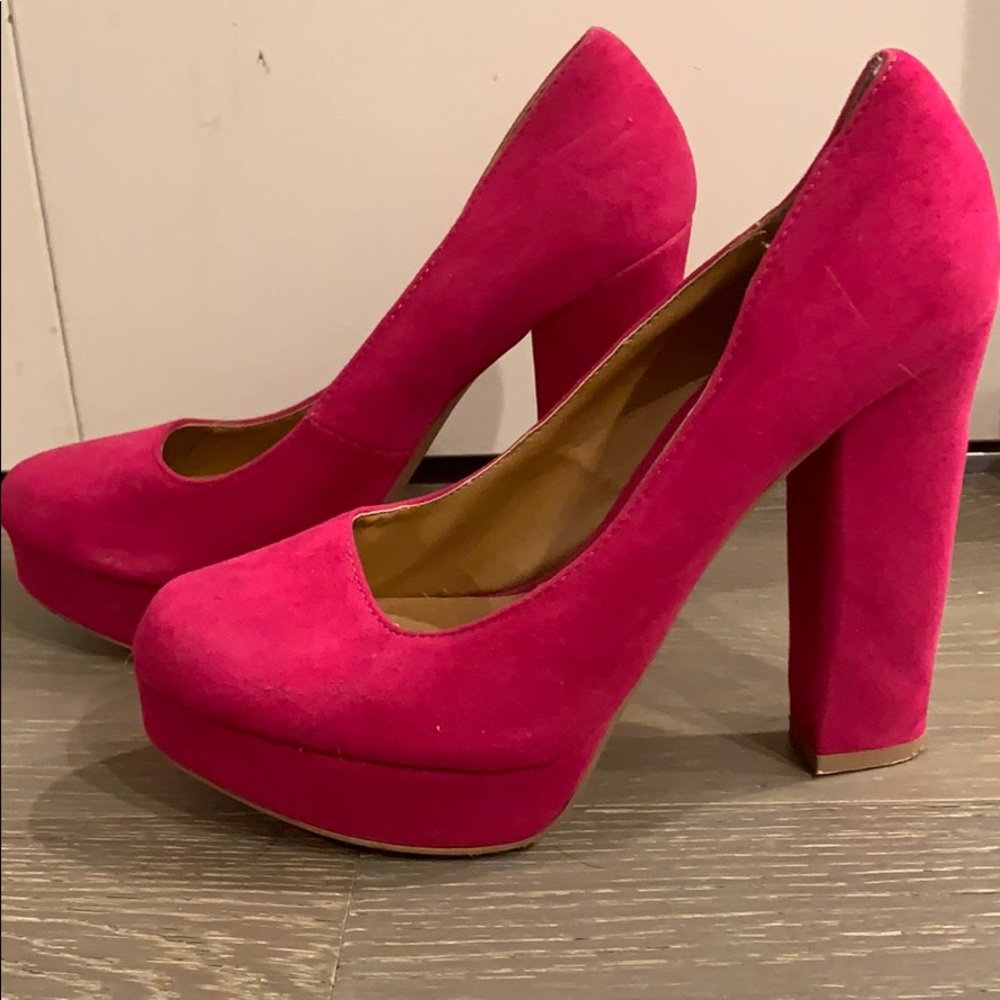 Qupid Neon Pink Dress Heels 7 Suede Shoes Newish Nordstroms lulus Barbie 6.5 7.5